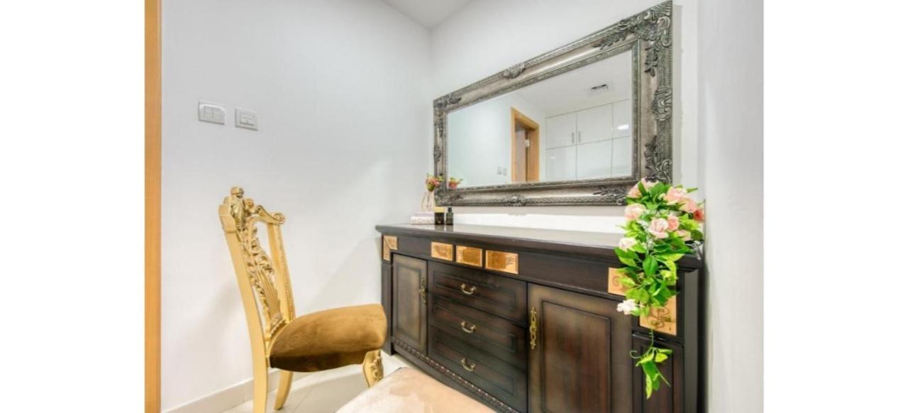Luxurious 4-Bedroom Duplex Villa Apartment Near Jbr Dubai Bagian luar foto