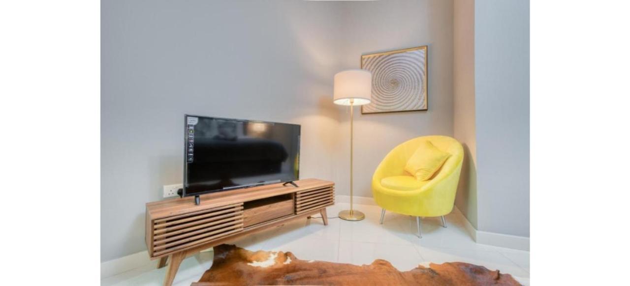 Luxurious 4-Bedroom Duplex Villa Apartment Near Jbr Dubai Bagian luar foto